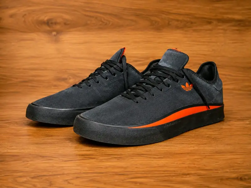 Zapatillas Adidas Sabalo negras con detalles rojos - 1