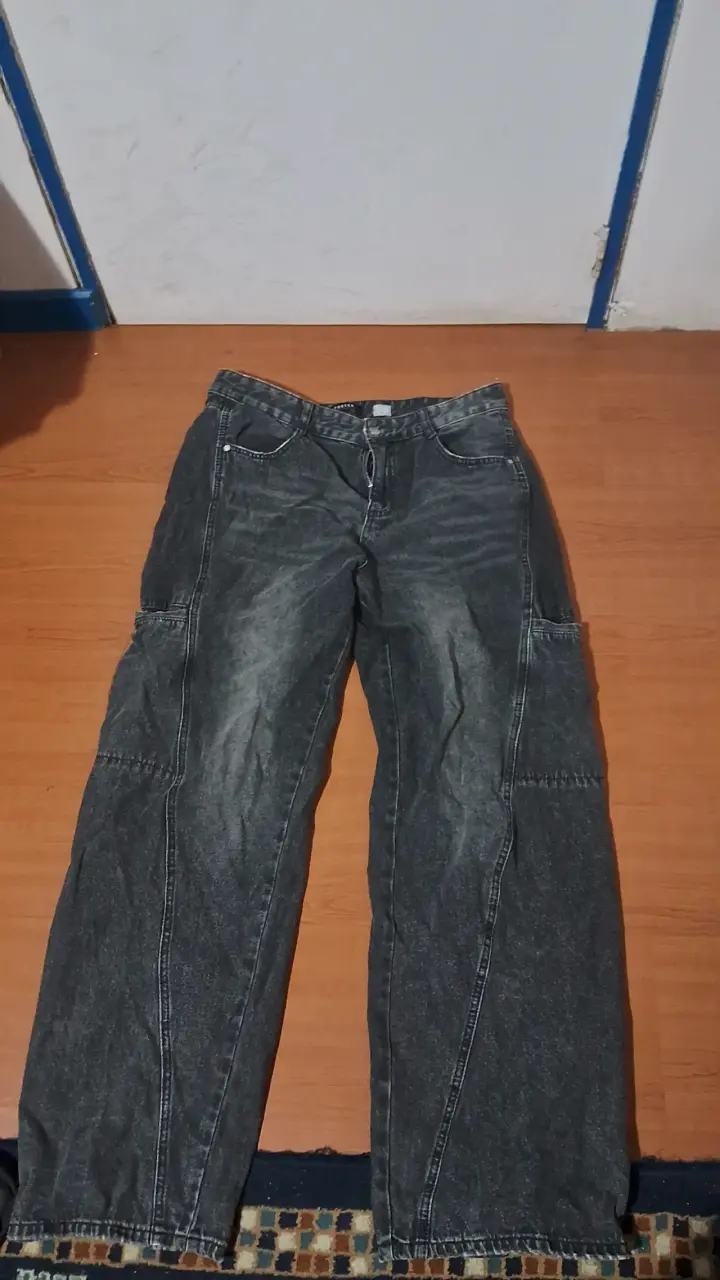 Jeans cargo gris oscuro