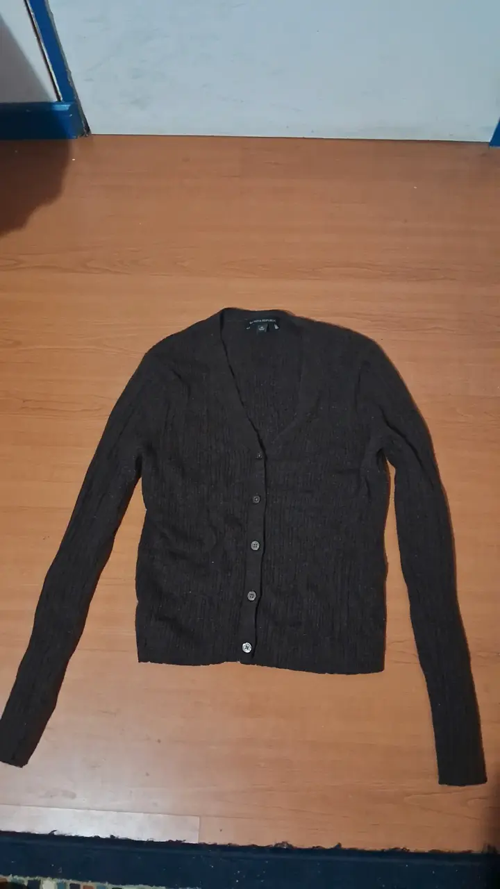 Cardigan negro de lana para mujer