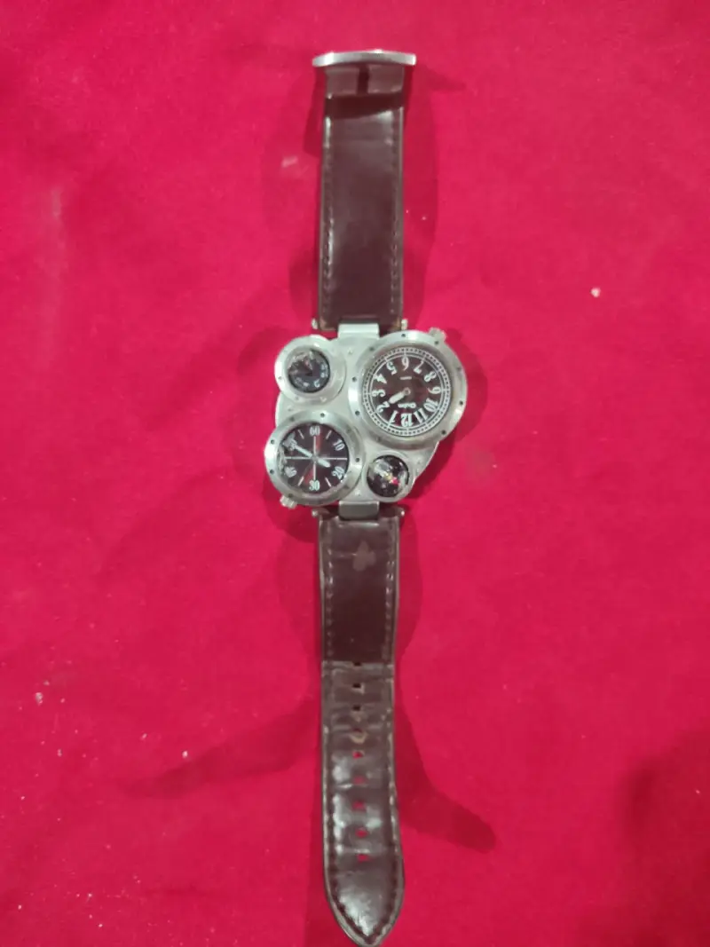 Reloj de pulsera multi-esfera Bulm con brújula - 3