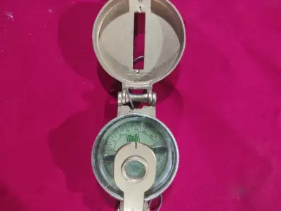 Brújula de orientación metálica con cadena - miniatura 2