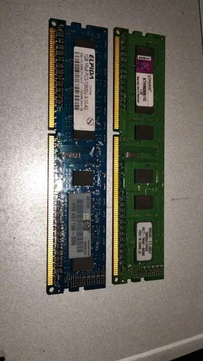 Memorias RAM Elpida y Kingston 2x1GB DDR3 - miniatura 1