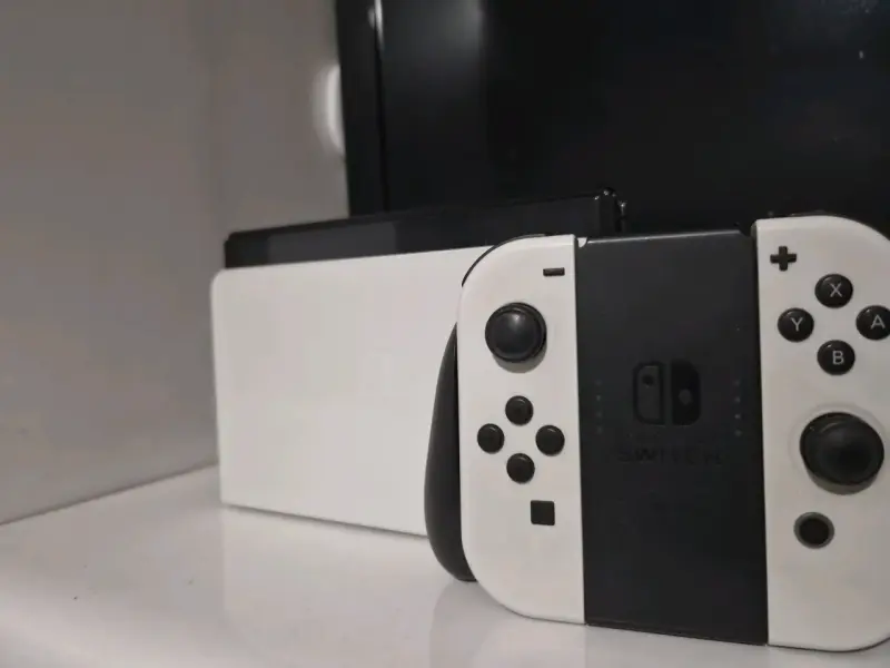 Consola Nintendo Switch OLED blanca con Joy-Con - 1