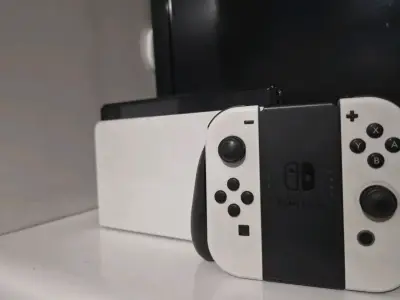 Consola Nintendo Switch OLED blanca con Joy-Con - miniatura 1