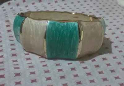 Brazalete beige y verde agua con cierre bisagra - miniatura 1