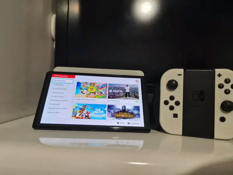 Consola Nintendo Switch OLED blanca con Joy-Con - 2