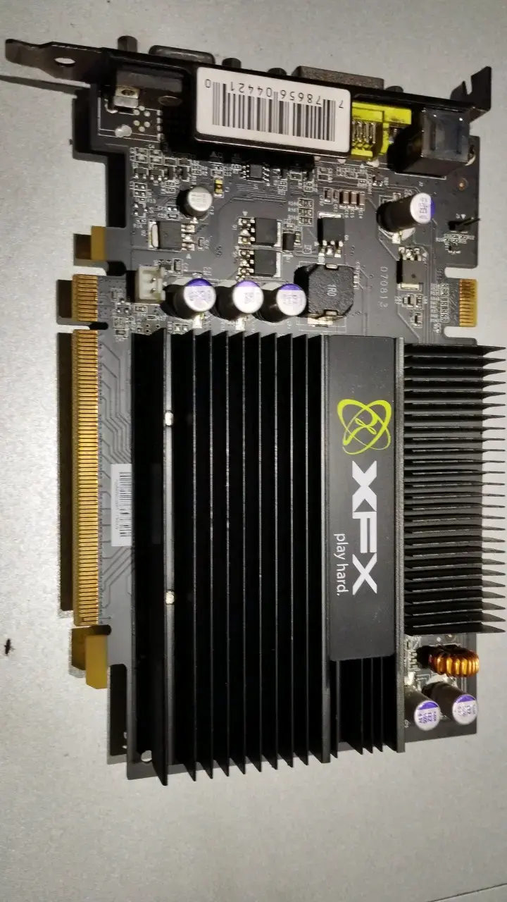 Tarjeta gráfica XFX con disipador usada