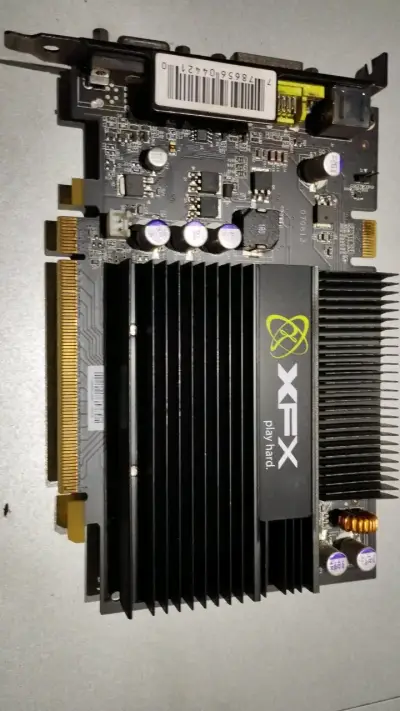 Tarjeta gráfica XFX con disipador usada - miniatura 1