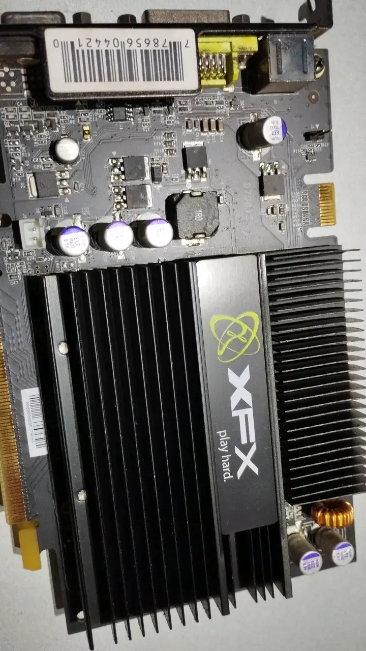 Tarjeta gráfica XFX con disipador usada - 2
