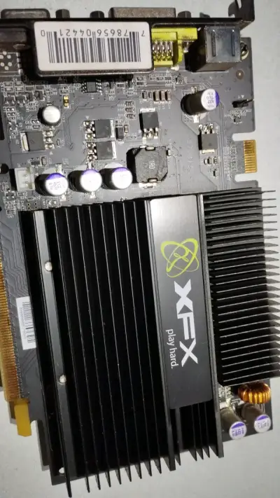 Tarjeta gráfica XFX con disipador usada - miniatura 2
