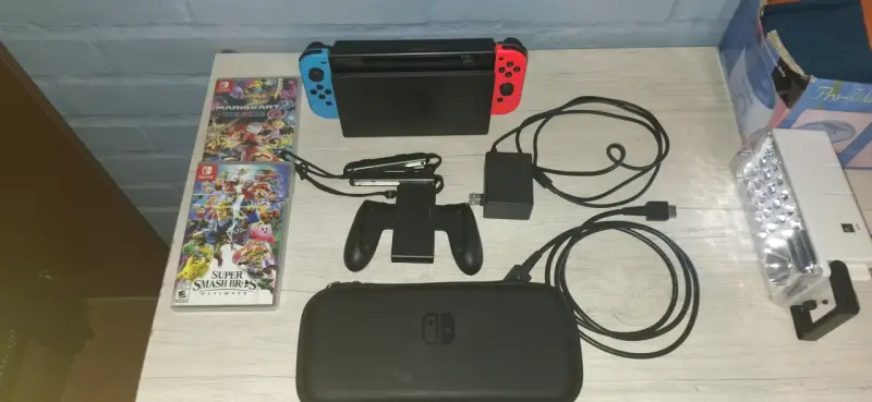Consola Nintendo Switch con juegos y accesorios - 1