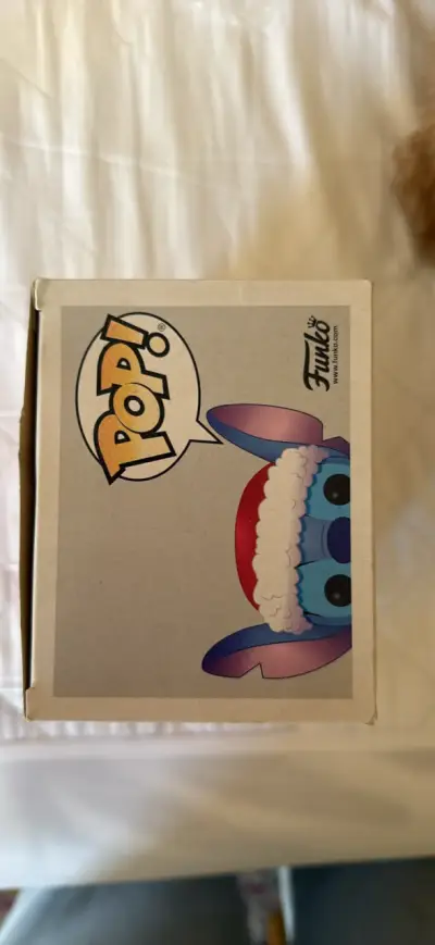Figura Funko Pop Santa Stitch Edición Especial - miniatura 4