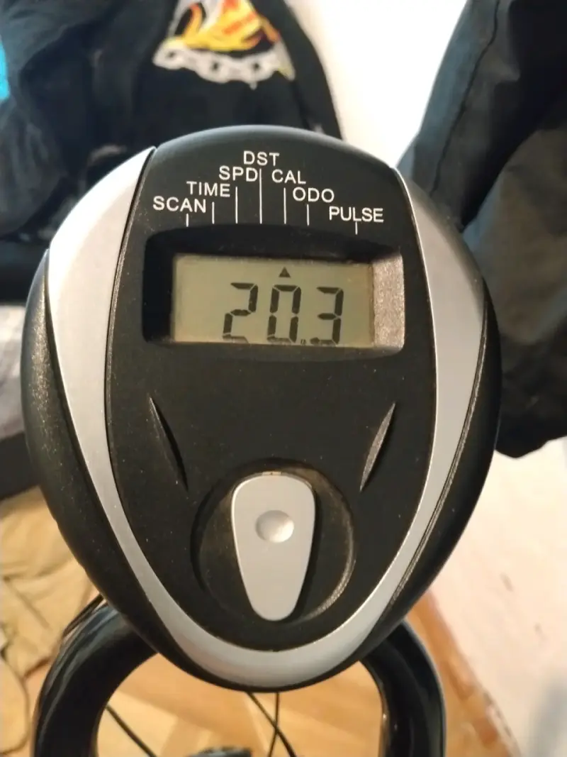 Bicicleta estática Ultimate Fitness con monitor - 2