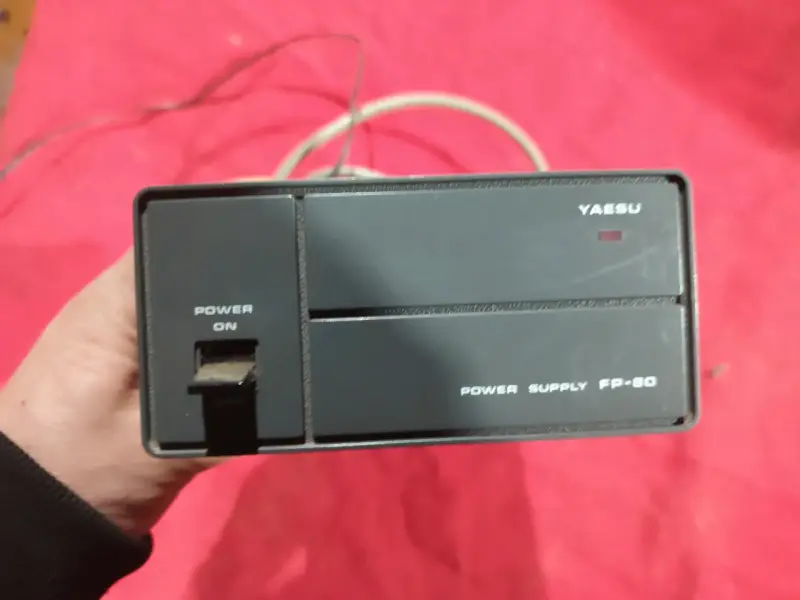 Fuente de Poder Yaesu FP-80 para Radioaficionados