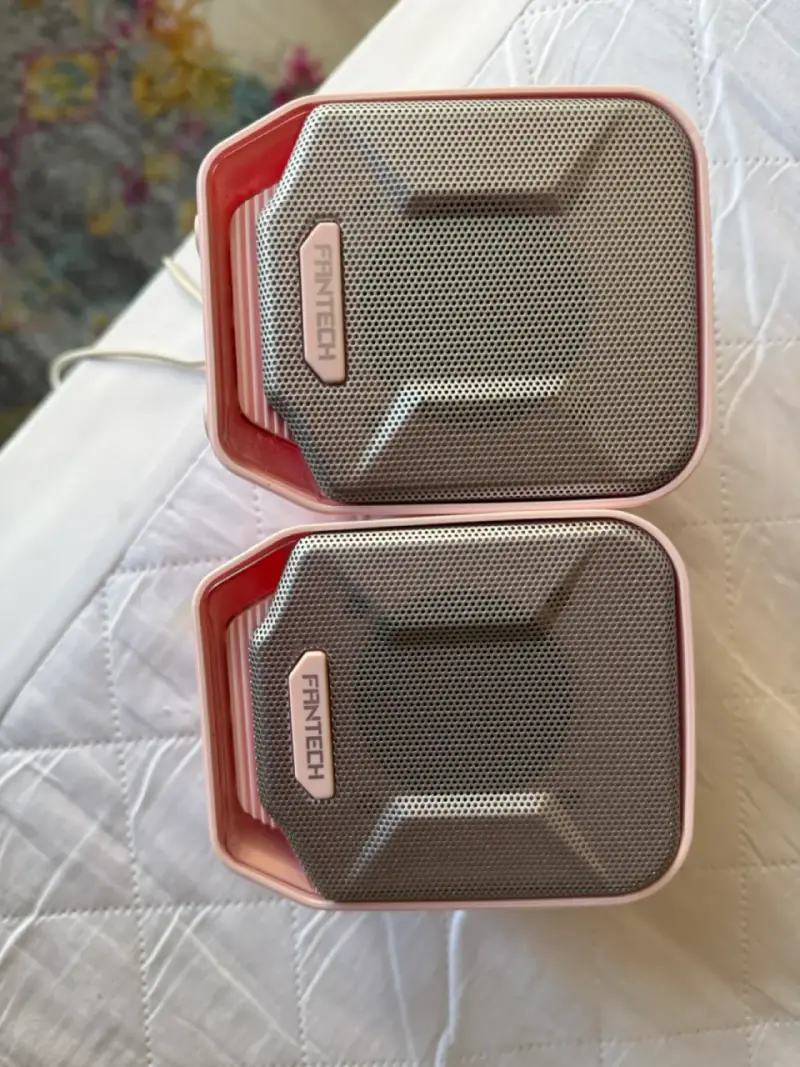 Parlantes portátiles Fantech color rosa gs202 - 1