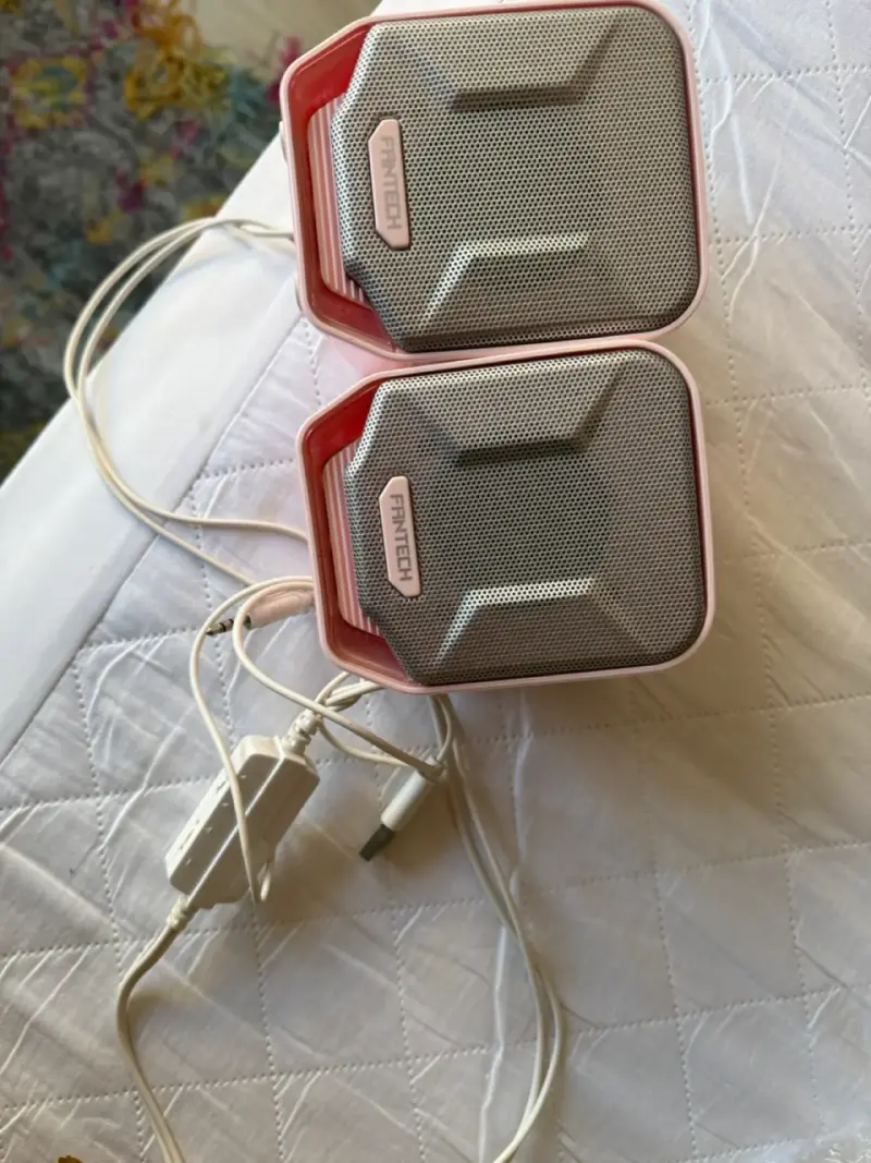 Parlantes portátiles Fantech color rosa gs202 - 2