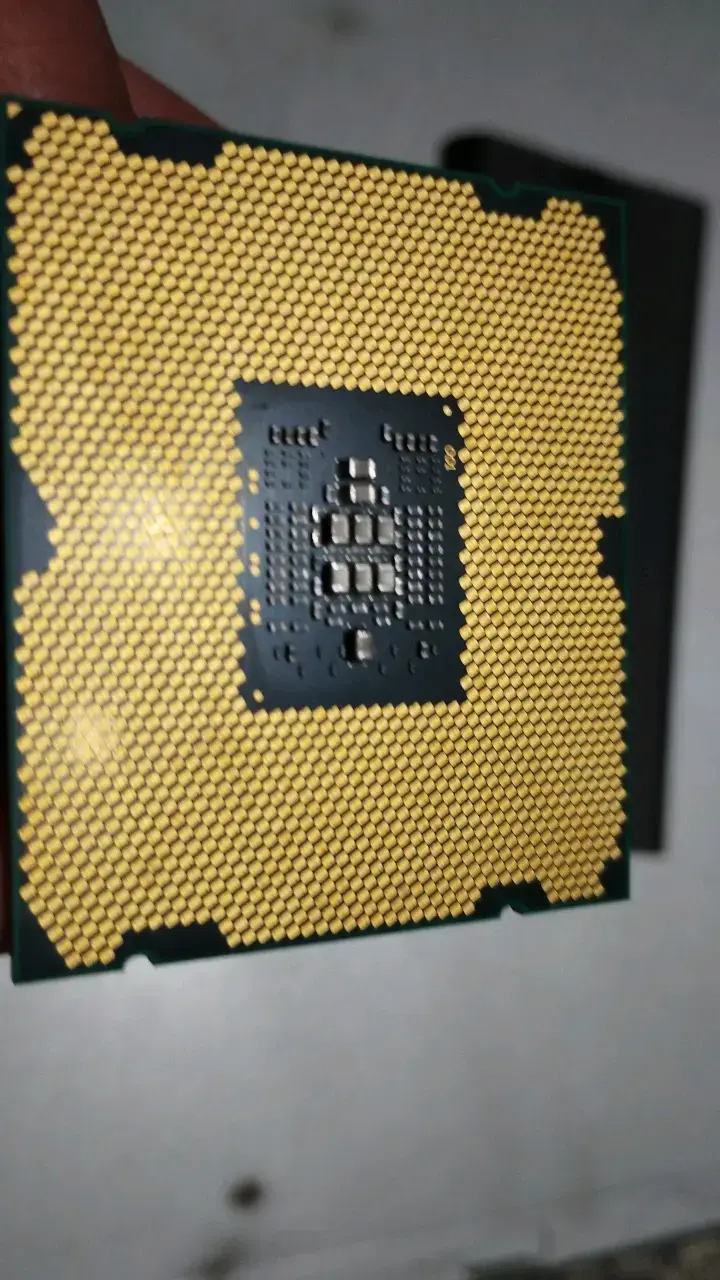 Procesador Intel Xeon E5-2680 2.80GHz usado - 3