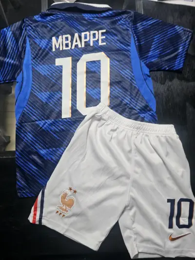 Conjunto de fútbol Francia Mbappé Nike niños - miniatura 2