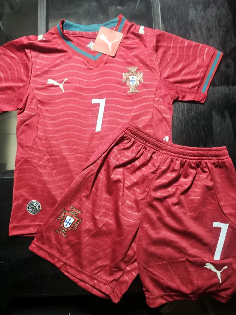 Conjunto de fútbol Portugal niño Puma Ronaldo - 1