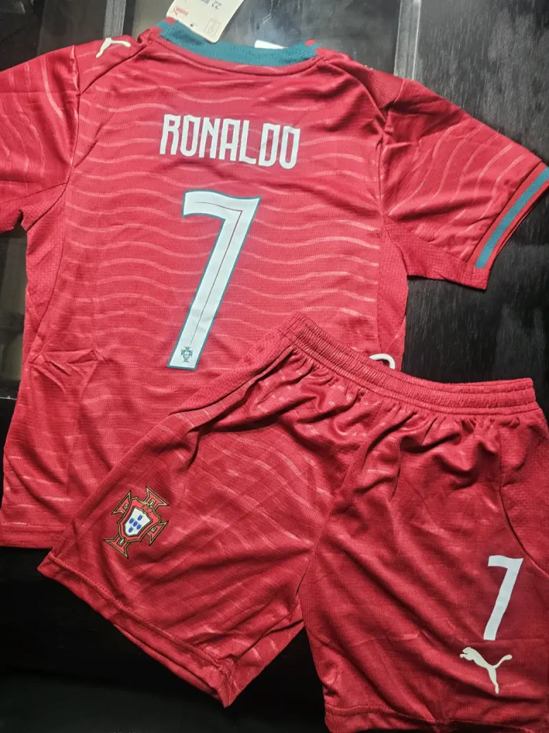 Conjunto de fútbol Portugal niño Puma Ronaldo - 2