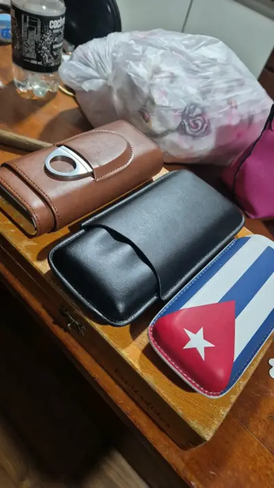 Estuches de cuero para puros con cortador - miniatura 4