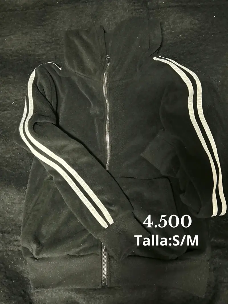 Polerón negro con capucha y cierre talla S/M