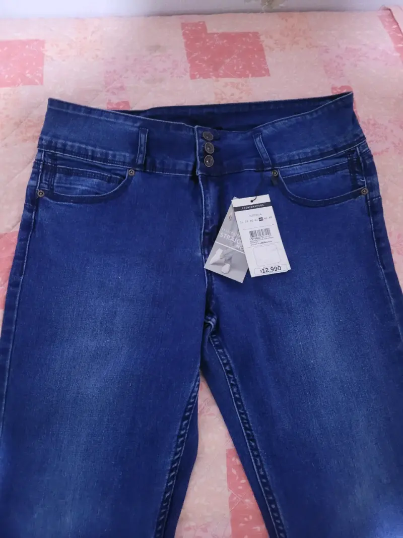 Jeans azul oscuro para mujer con etiqueta - 2