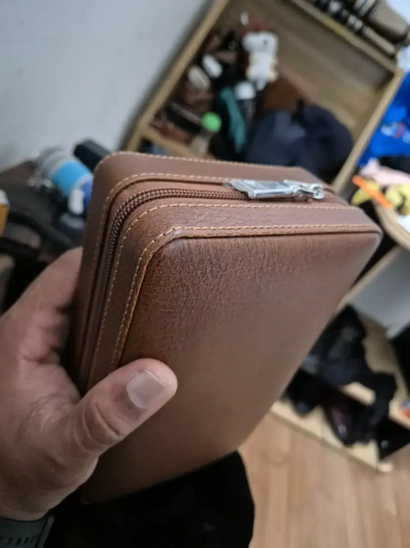 Estuche de Cuero para Puros con Humidificador - 1