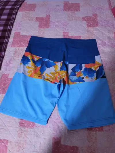 Shorts de baño azul con estampado floral - miniatura 2