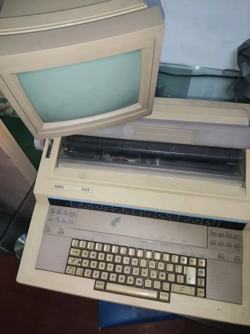 Computador retro Xerox 6025 con monitor - 2