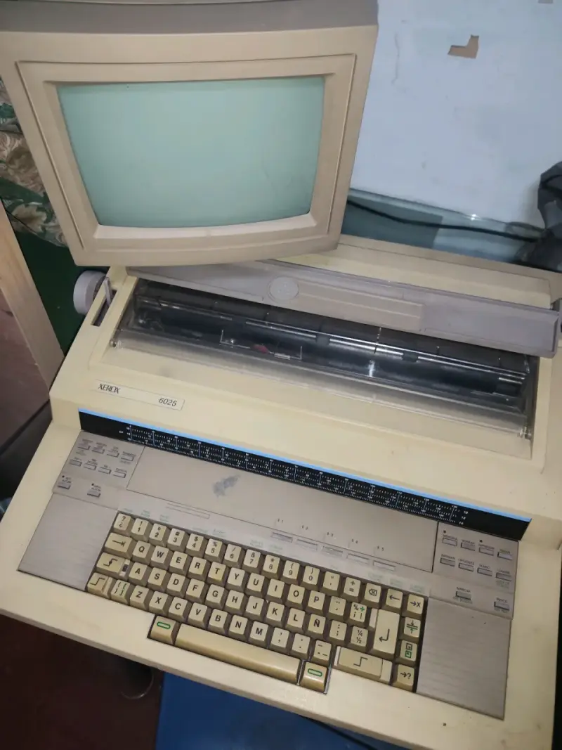 Computador retro Xerox 6025 con monitor - 3