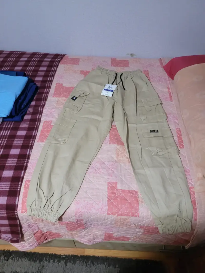 Pantalones cargo beige, de hombre. - 1