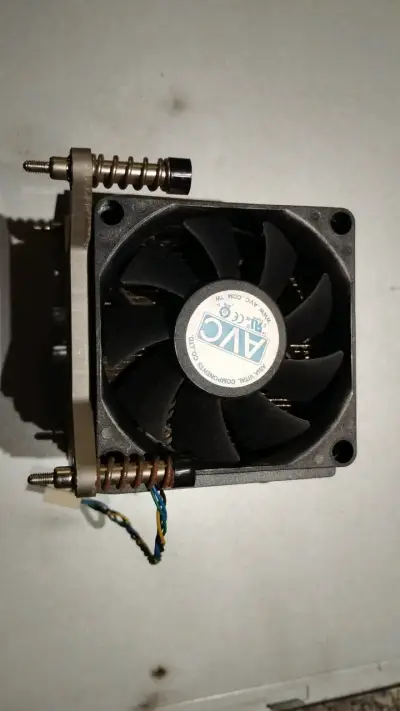 Ventilador de CPU AVC con disipador - miniatura 1