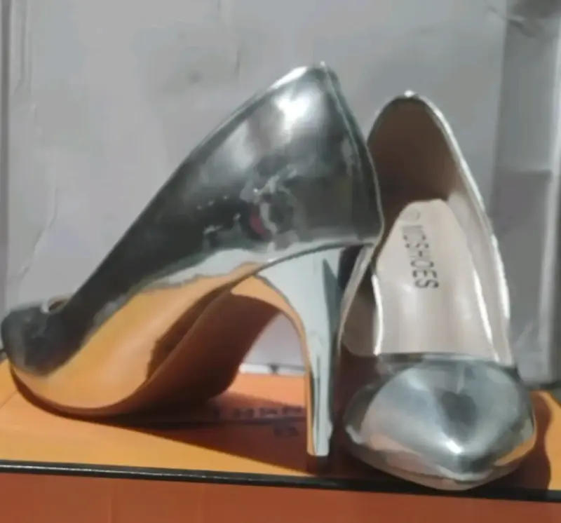 Zapatos de Tacón Alto Negros y Plateados para Mujer - 4