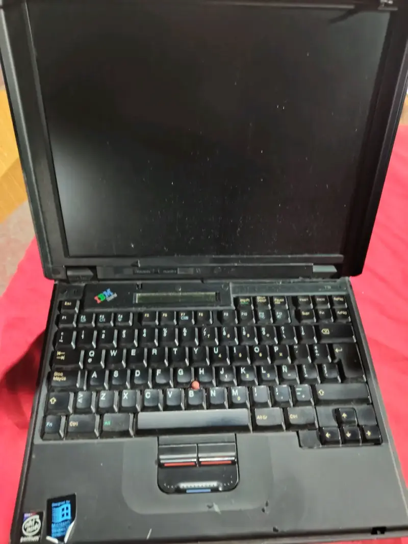 Laptop IBM ThinkPad T20