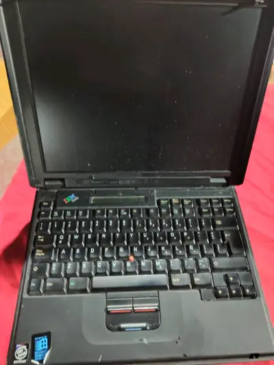 Laptop IBM ThinkPad T20 - miniatura 1
