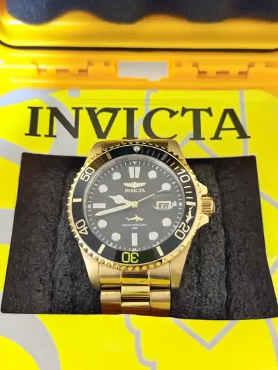 Reloj Invicta dorado resistente al agua - miniatura 2