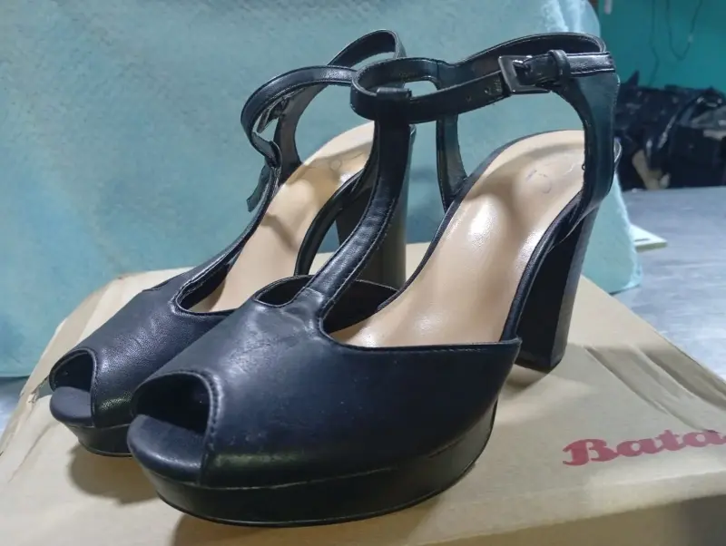 Zapatos de tacón alto negros Bata