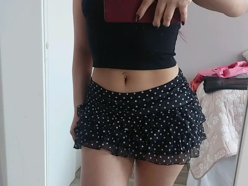 Falda corta negra con lunares blancos - 1