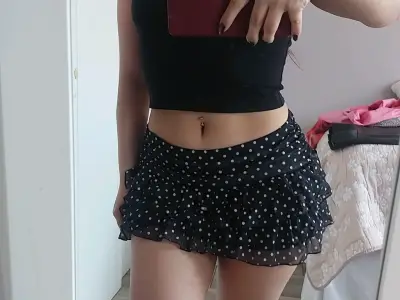 Falda corta negra con lunares blancos - miniatura 1