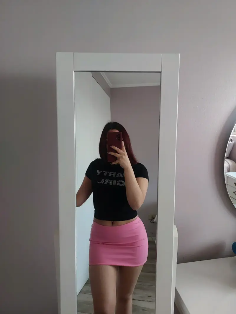 Mini falda rosa ajustada para mujer - 2