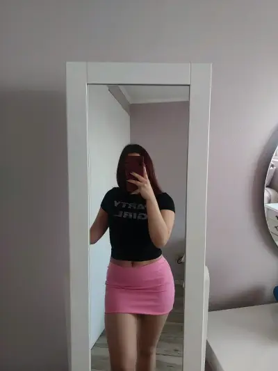 Mini falda rosa ajustada para mujer - miniatura 2