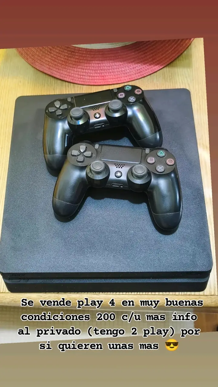 Consola PlayStation 4 con dos controles