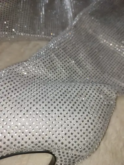 Botas altas plateadas con tacón y brillantes - miniatura 2