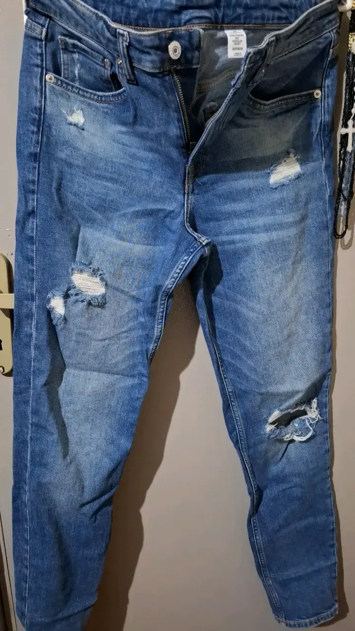 Jeans de mezclilla desgastados para hombre