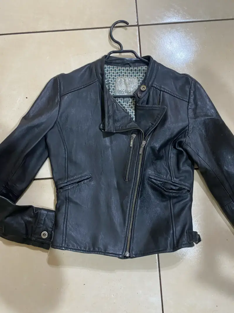 Chaqueta de cuero negra estilo motociclista para mujer - 2
