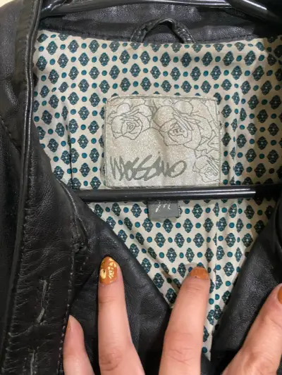 Chaqueta de cuero negra estilo motociclista para mujer - miniatura 3