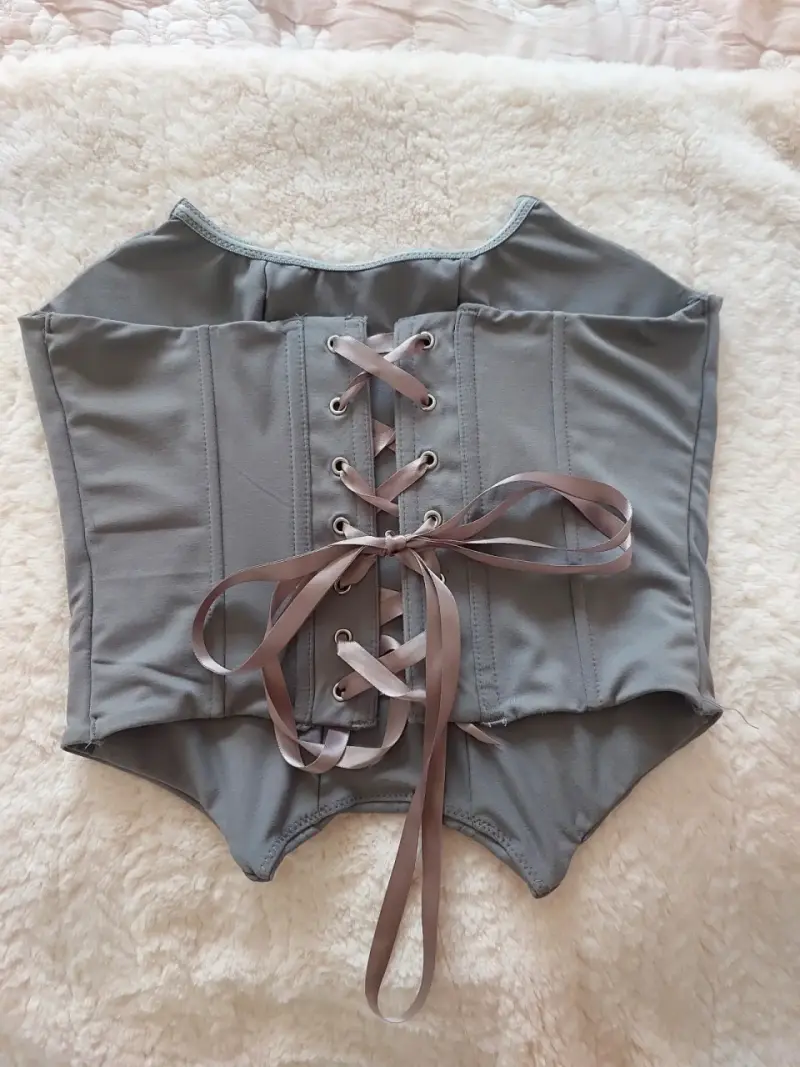 Corset gris con cordones ajustables - 1