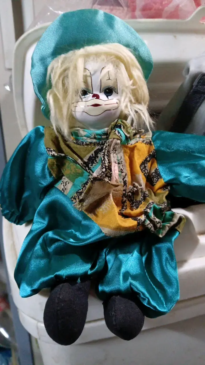 Muñeco payaso de tela colorido