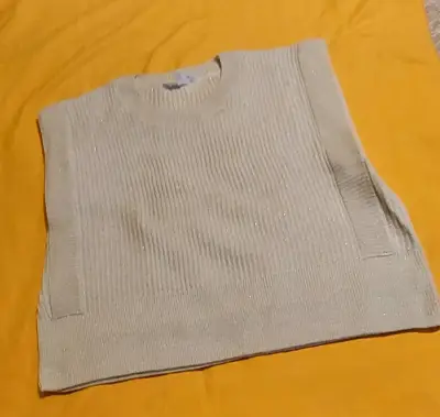 Conjunto de pantalón verde y chaleco beige - miniatura 4